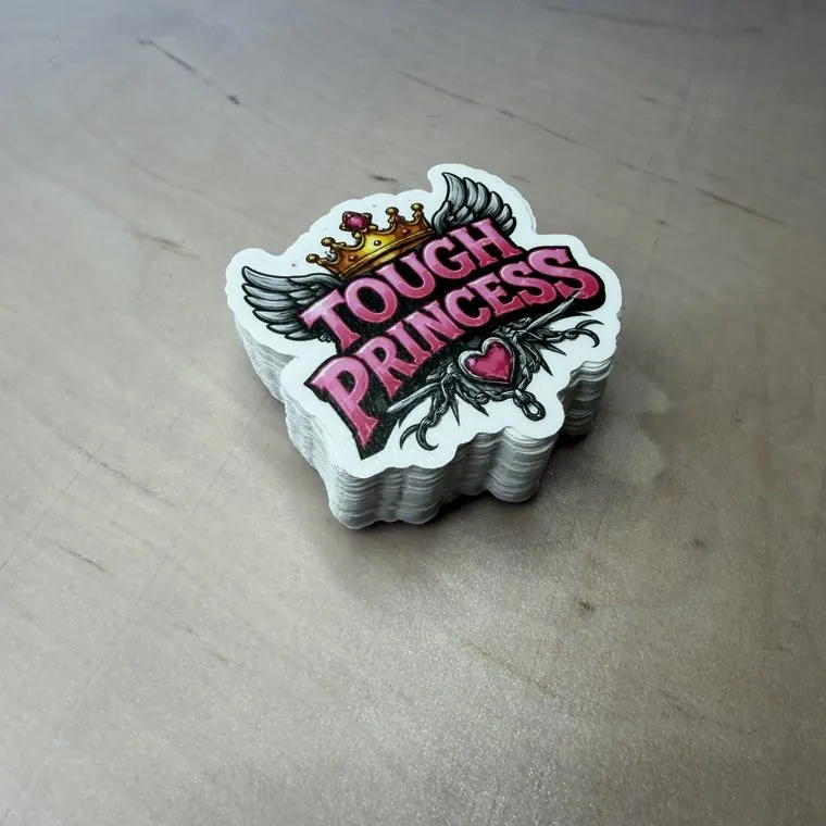 Contourgesneden stickers waarbij de snijlijn de buitenlijn van het ontwerp volgt, met een smalle witte rand